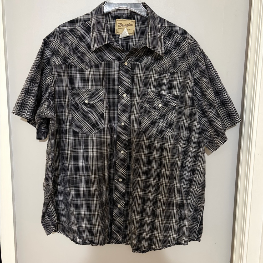 Vintage Wrangler Men's Gray and Black Plaid Pearl Snap Shirt